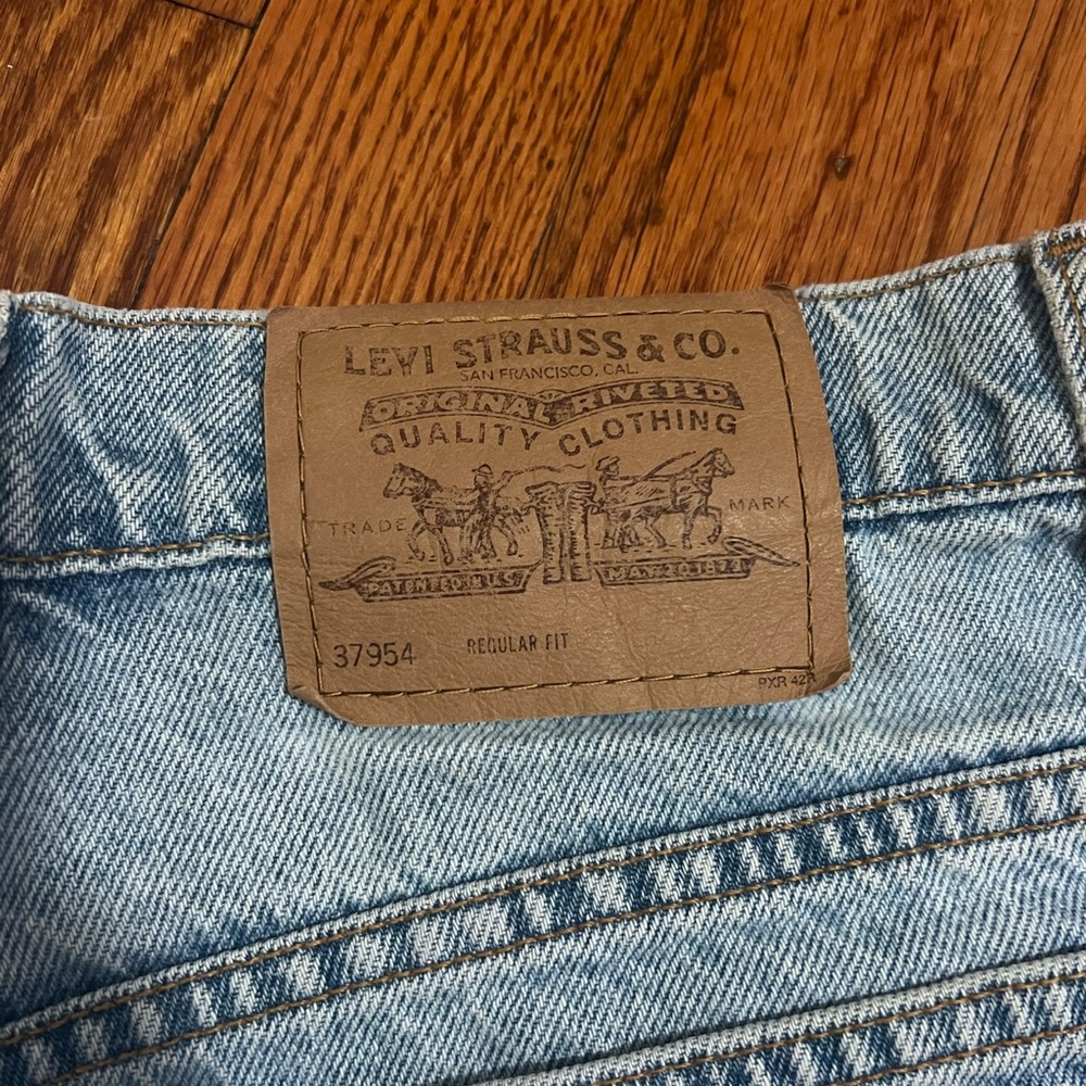SOLD Light wash Levi shorts! - Picture 3 of 3